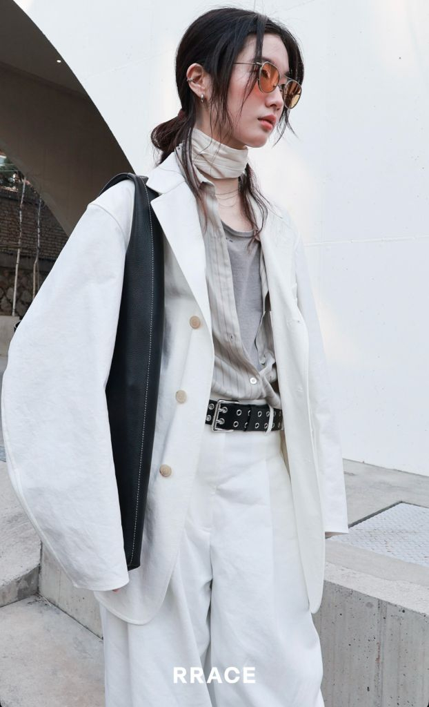 정은채 착용 RRACE 레이스 스트라이프 셔츠 판매합니다. 이미지