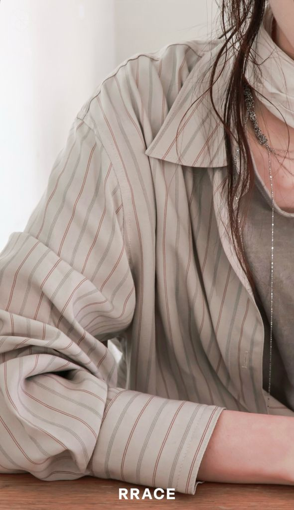 정은채 착용 RRACE 레이스 스트라이프 셔츠 판매합니다. 이미지