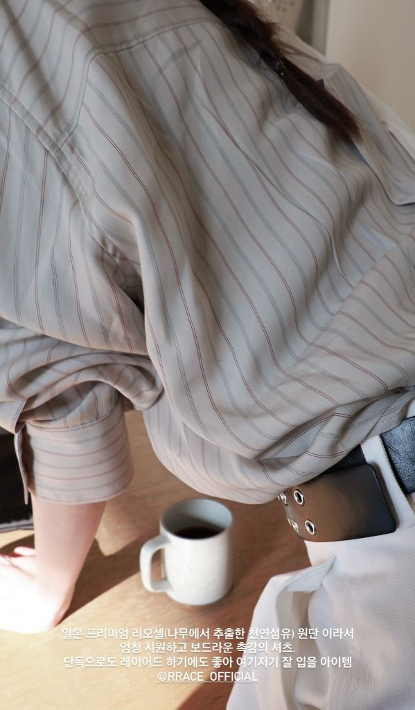 정은채 착용 RRACE 레이스 스트라이프 셔츠 판매합니다. 이미지