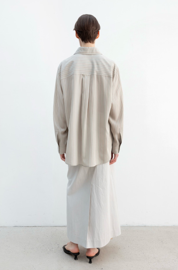 정은채 착용 RRACE 레이스 스트라이프 셔츠 판매합니다. 이미지