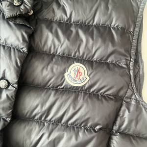 정품 몽클레어패딩조끼 여성 1사이즈 상태 최상 안입어서 급처 득템하세요