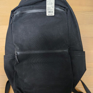 유니클로 검정색 백팩 새것 팝니다