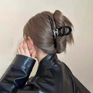 샤넬 로고 헤어클립(골드)