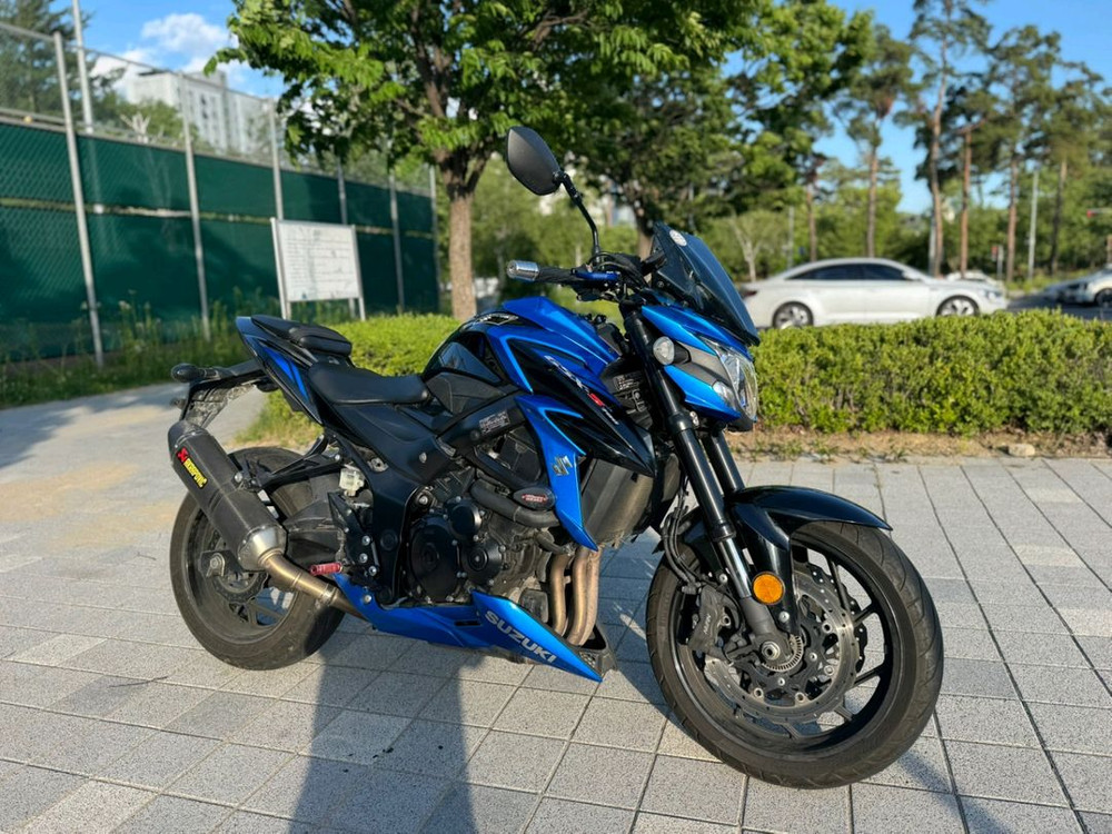 스즈키 gsx s750 18년 튜닝차량 판매합니다 이미지