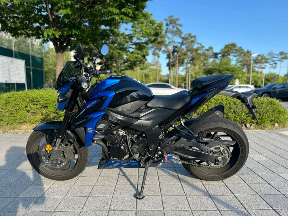 스즈키 gsx s750 18년 튜닝차량 판매합니다 이미지