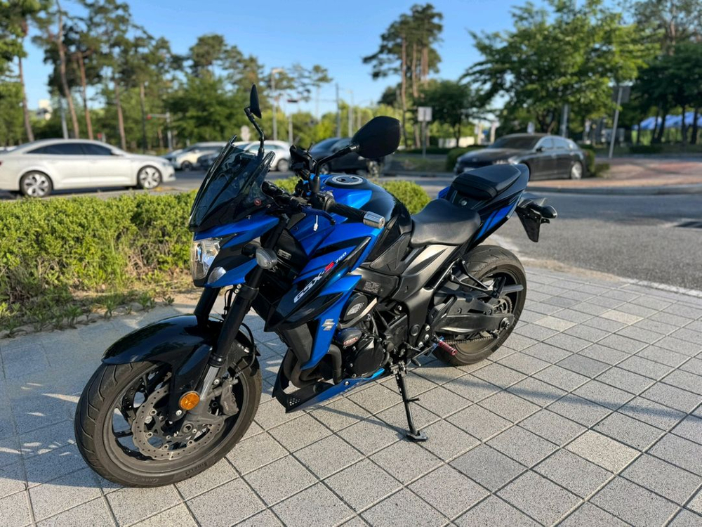 스즈키 gsx s750 18년 튜닝차량 판매합니다 이미지