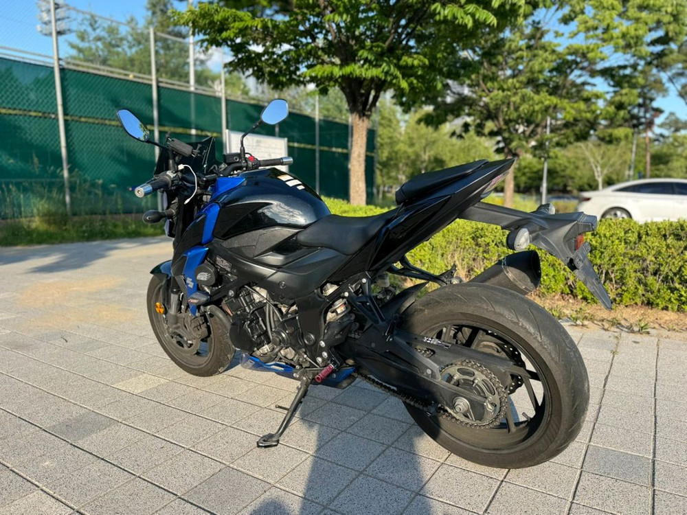 스즈키 gsx s750 18년 튜닝차량 판매합니다 이미지