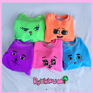 료꾸미 페이스 맨투맨 xs 구해요