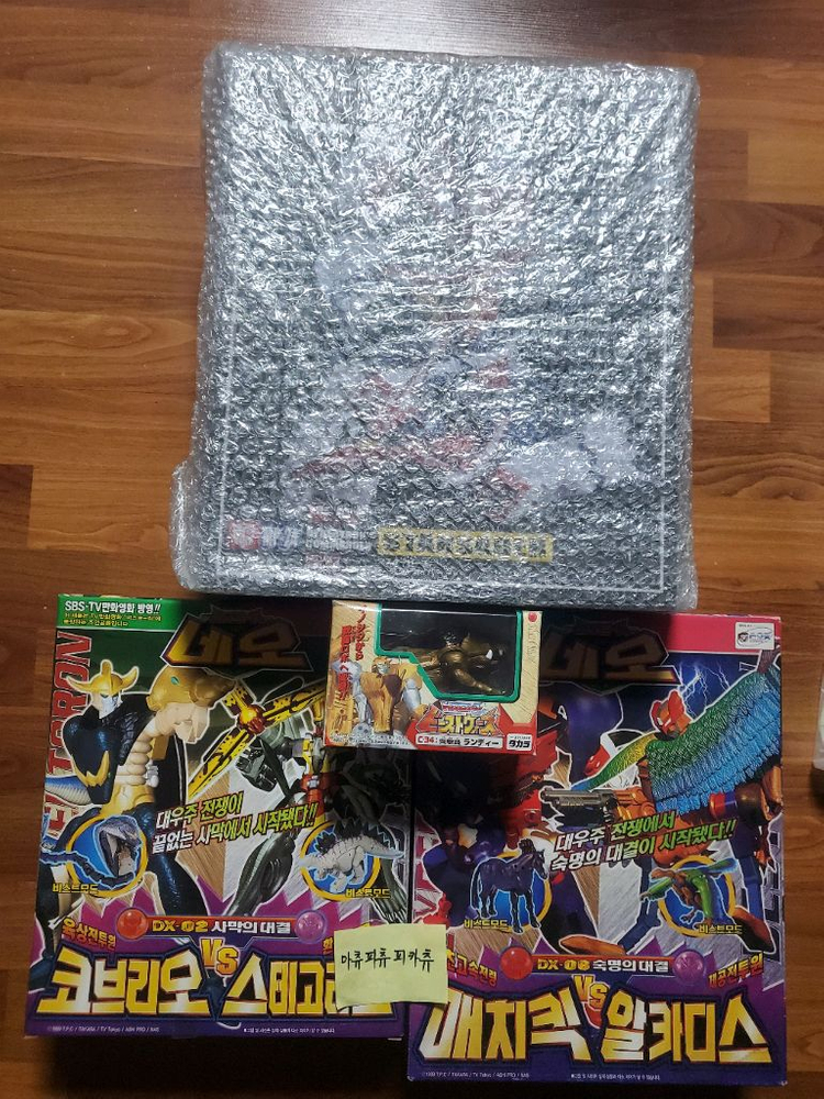 트랜스포머 1. 타카라토미 마스터피스 스타세이버 2. 매치킥 vs 알카디스 3. 코브리오 vs 스테고라트 4.돼지--5