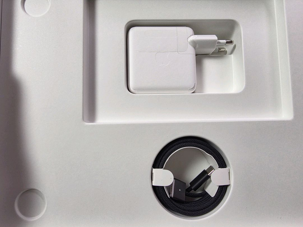 맥북 프로 M5 14인치 32GB 2TB--4