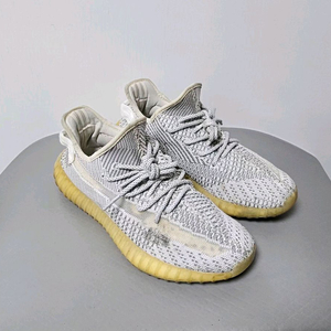 아디다스 이지 부스트 350 V2 스태틱 265사이즈입니다이지 부스트 특유의 아웃솔의 뛰어난 접지력과 부스트 폼의 이미지