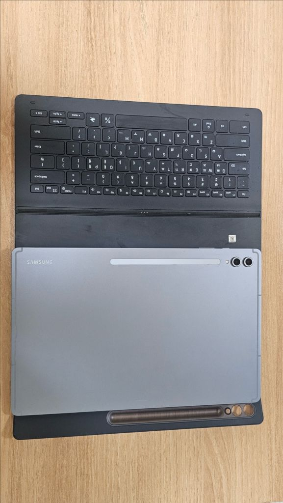 갤럭시탭 s10 울트라 256GB WiFi + 정품키보드 북커버 이미지