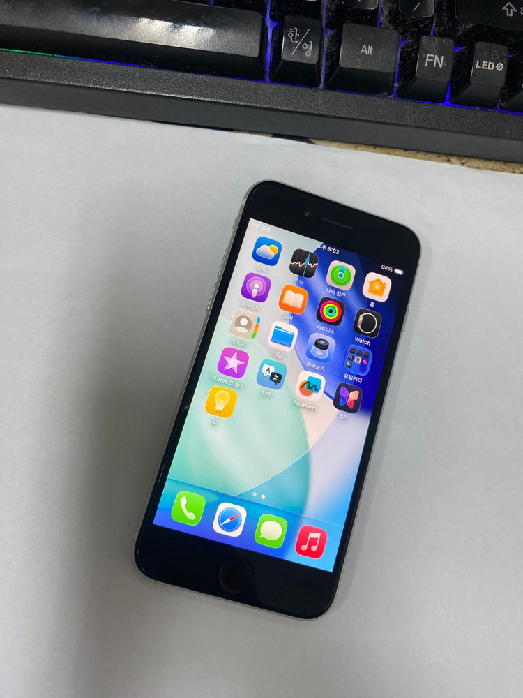 .아이폰SE2 화이트 A급 128GB 무잔상 배터리93% 서브폰 업무폰 자녀폰 추천 050024 이미지