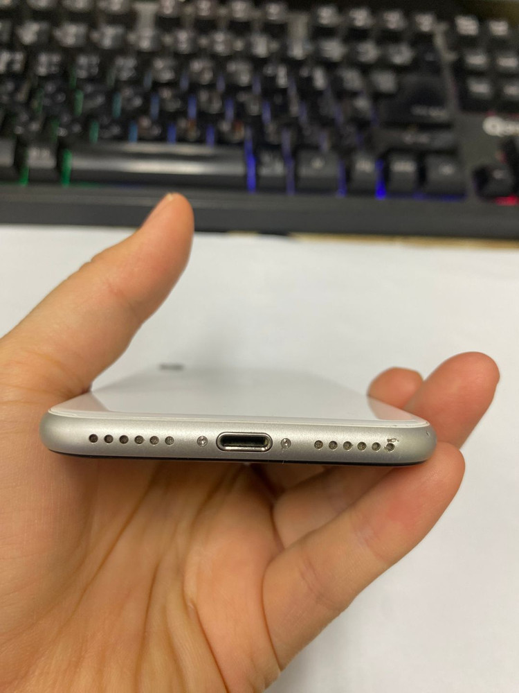 .아이폰SE2 화이트 A급 128GB 무잔상 배터리93% 서브폰 업무폰 자녀폰 추천 050024 이미지