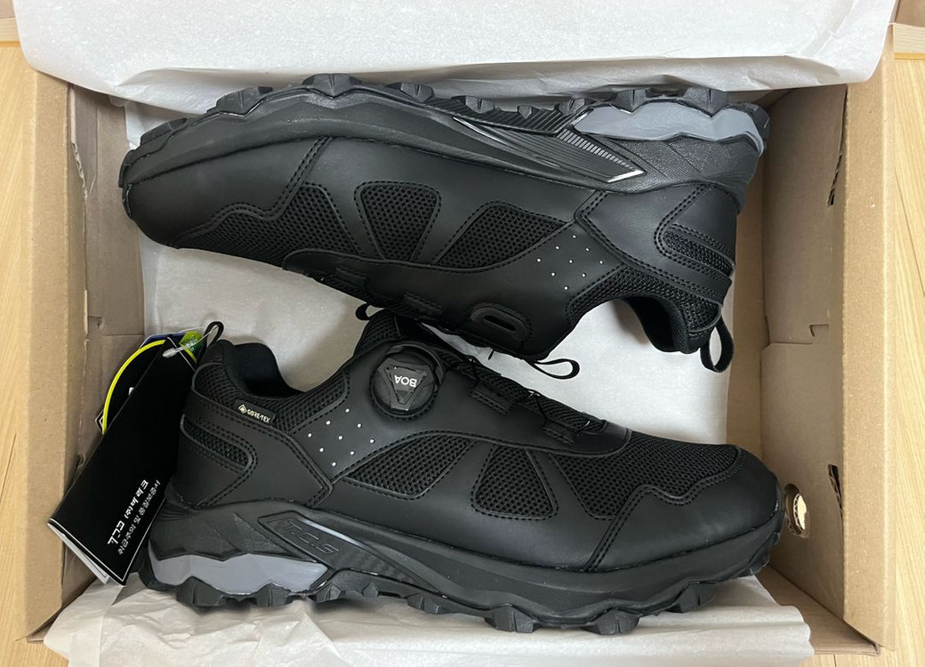 [새제품] [280] 블랙야크 고어텍스 보아다이얼 트레킹화 블랙--9