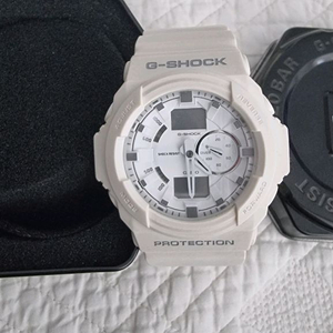 지샥 화이트 시계 팝니다_GA-150