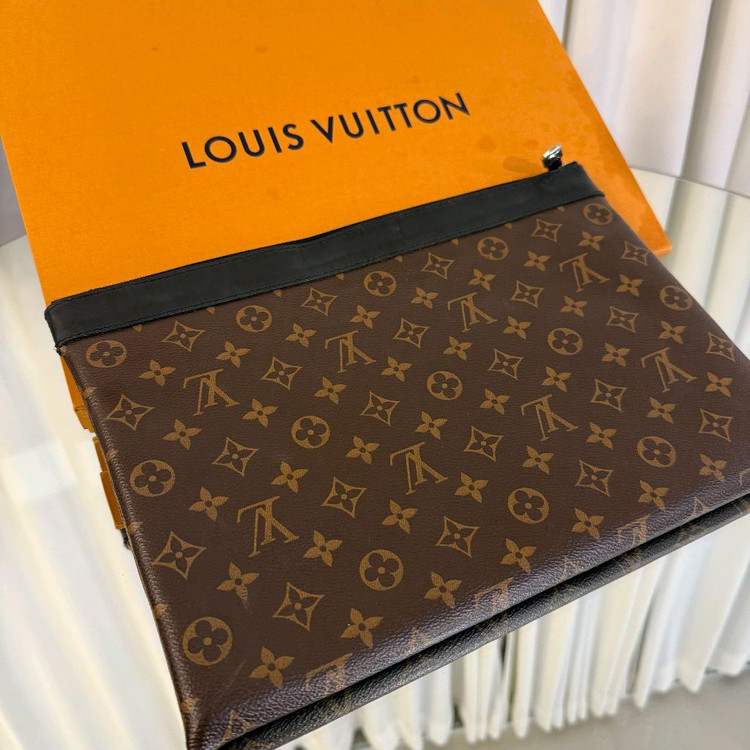 루이비통 모노그램 디스커버리 클러치 GM--1