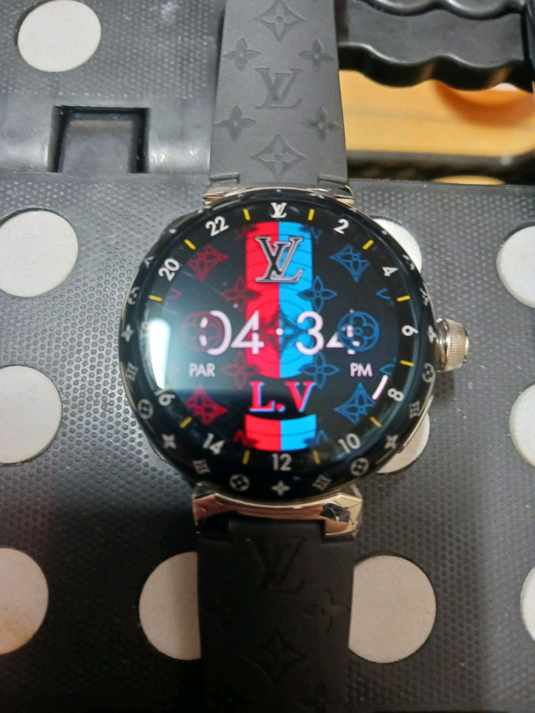 루이비통 땅부르 호라이즌 라이트업 스마트워치 이미지