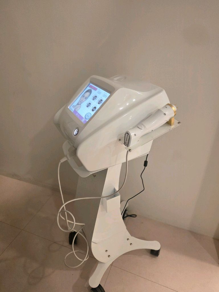 써마지고주파 와 프릭셀 사용 피부관리기 리큐어 이미지