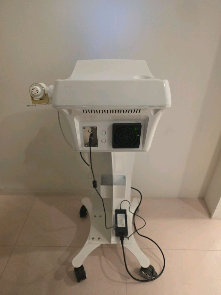 써마지고주파 와 프릭셀 사용 피부관리기 리큐어 이미지