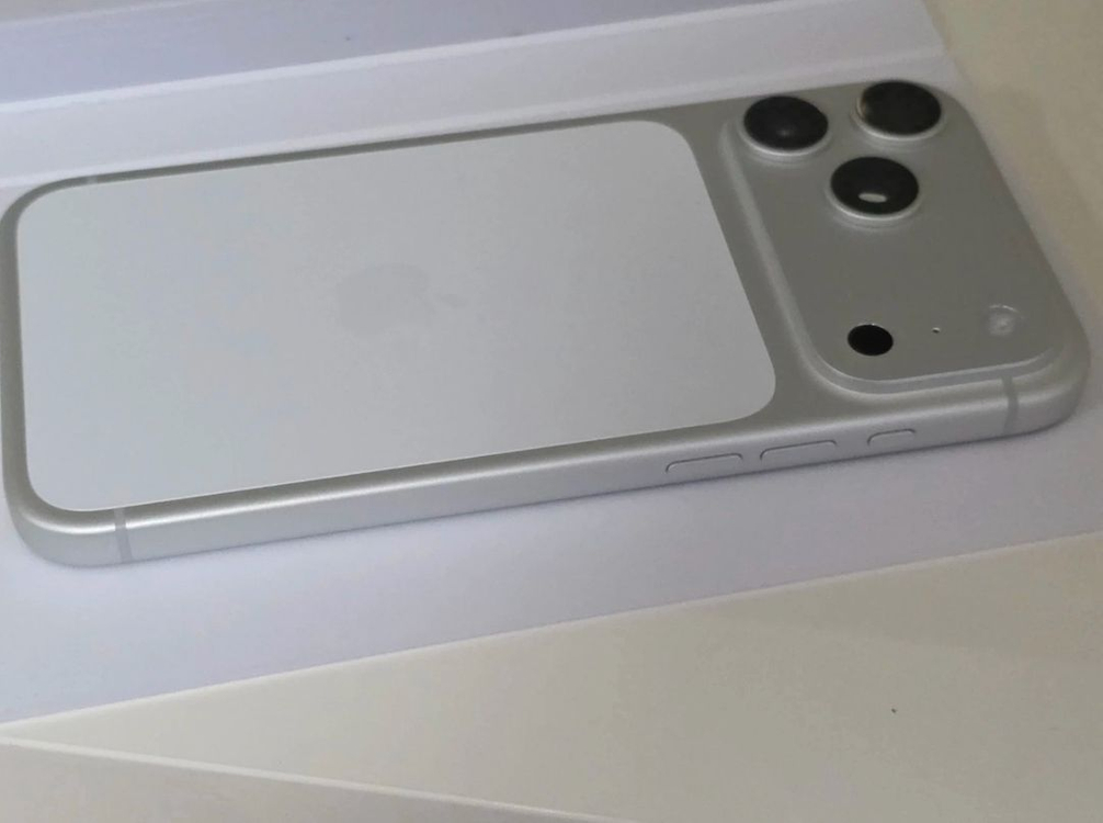 아이폰 17 프로 맥스 실버 북미판 카메라 무음 256 미개봉급 싸게 팝니다--1