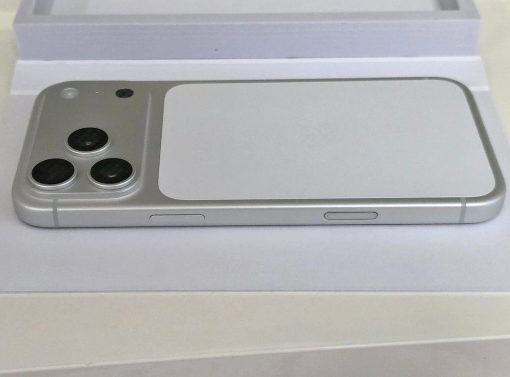 아이폰 17 프로 맥스 실버 북미판 카메라 무음 256 미개봉급 싸게 팝니다--2