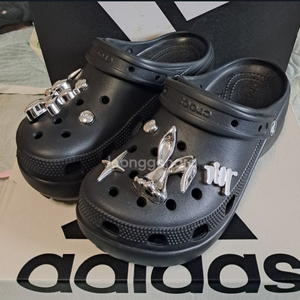 크록스 플랫폼 235블랙 지비츠포함 거의새거