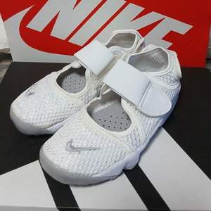 나이키키즈 에어리프트 200화이트 거의새거