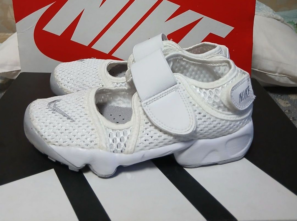 나이키키즈 에어리프트 200화이트 거의새거 이미지