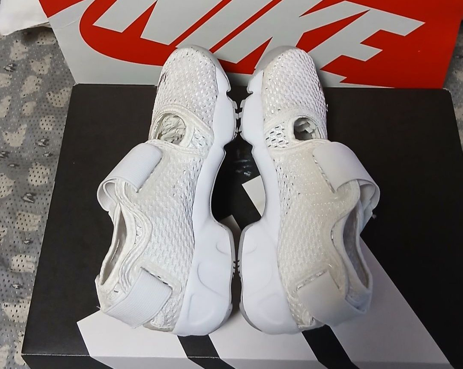 나이키키즈 에어리프트 200화이트 거의새거 이미지