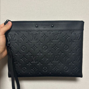 [상태A급]루이비통 섀도우 투고 클러치백