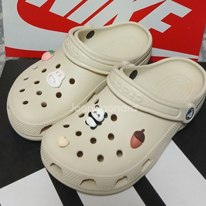 크록스정품230 m4w6 지비츠포함 거의새거