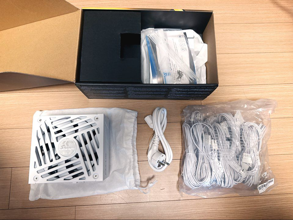 (박풀S급) 정발 시소닉 NEW FOCUS V4 GX-1000 GOLD ATX3.1 화이트 1000w 풀모듈러 파워--1