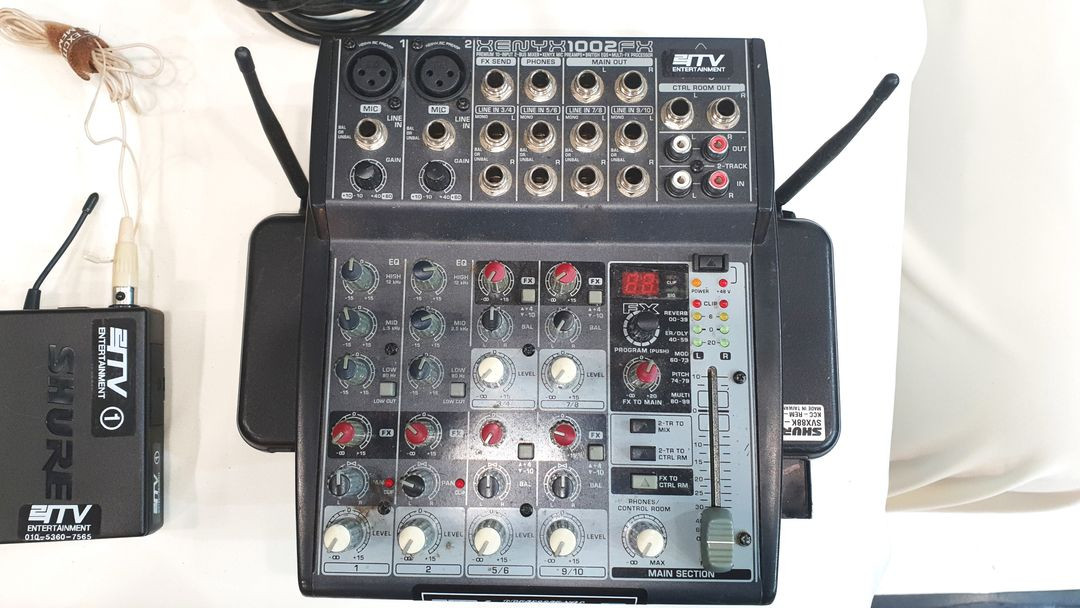 슈어 무선 마이크 SVX 88 X7 PG58 핸드2채널 바디팩 2패널 베링거 믹서 6채널 세트 ->가격다운--2