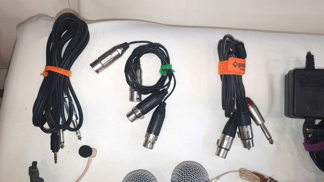 슈어 무선 마이크 SVX 88 X7 PG58 핸드2채널 바디팩 2패널 베링거 믹서 6채널 세트 ->가격다운--7