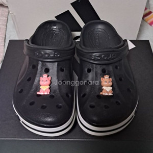 크록스정품 230m4w6 지비츠포함 바야밴드블랙 거의새거