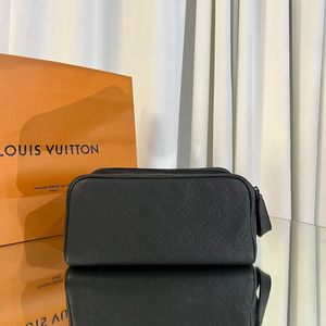 루이비통 토뤼옹 돕키트 블랙 신형