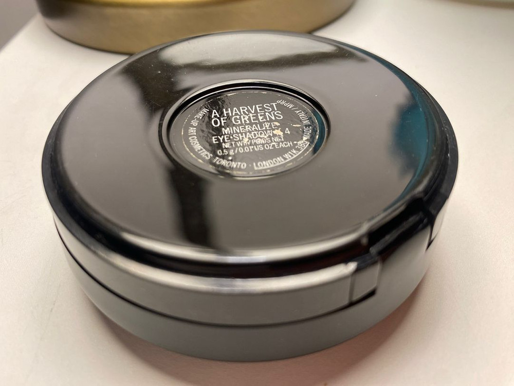 맥(MAC)의 고급스러운 카키/골드 조합 4구 팔레트--3