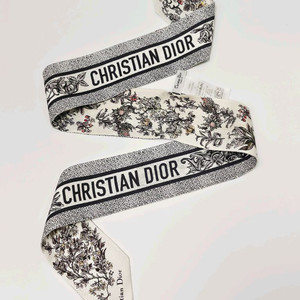 디올 미차 스카프 이미지