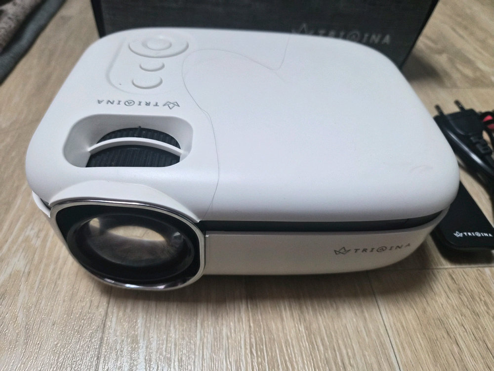 트리아이나 LP852 HD 빔프로젝터 전용가방포함--1