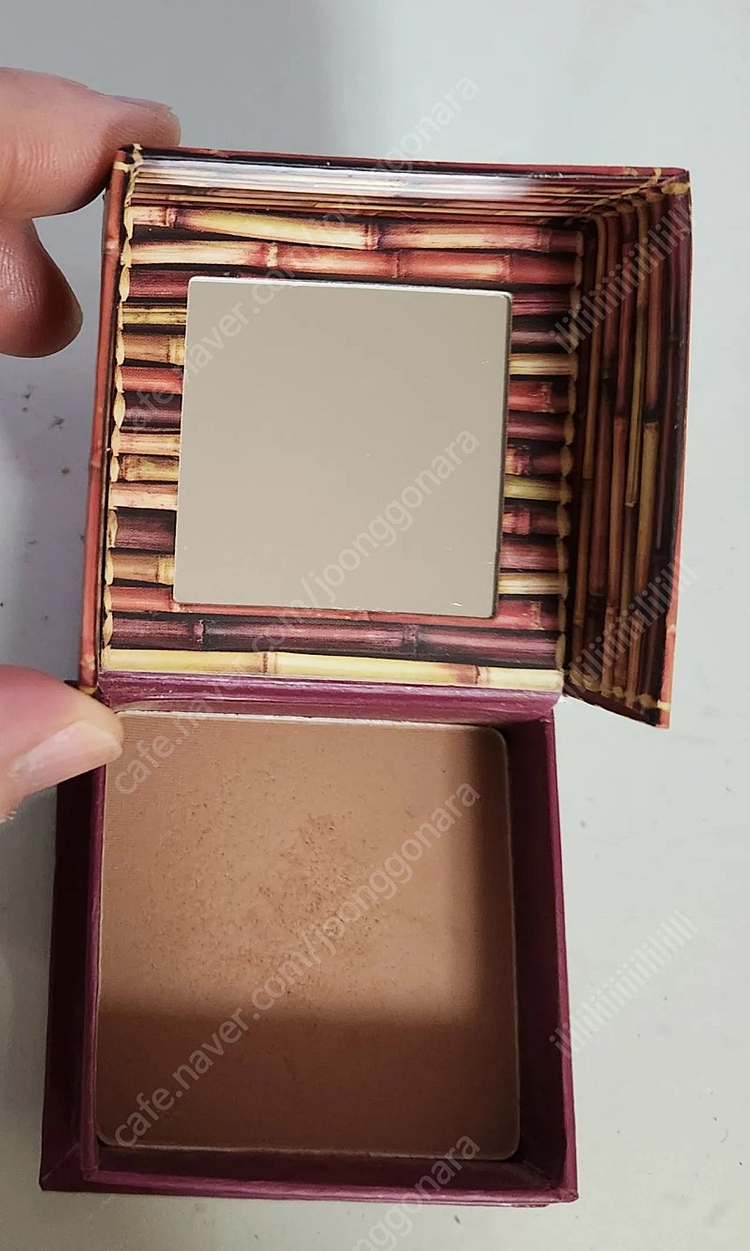 베네피트 훌라 이미지