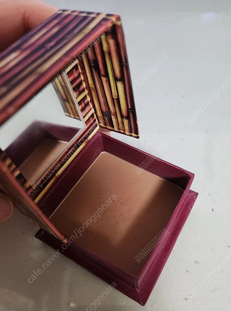 베네피트 훌라 이미지