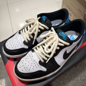 나이키 조던 1 로우 블랙 앤 다크파우더 블루 265