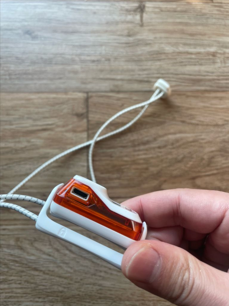 페츨 빈디 초경량 헤드랜턴--1