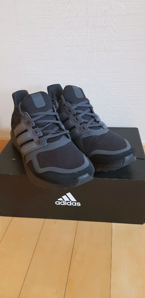 아디다스 울트라부스트 스웨이드블랙 새상품--2