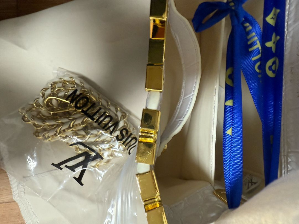 루이비통미니 카퓌신 핸드백--2