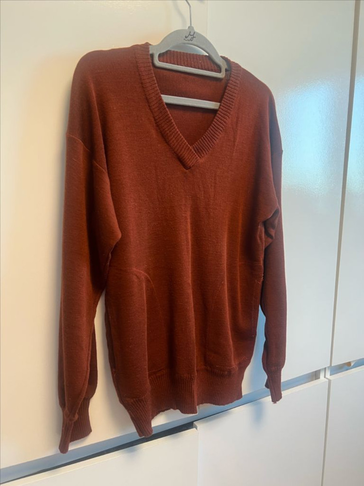 미국에서 구매한 브이넥 벽돌색 니트--1