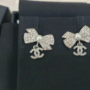 샤넬 진주 리본 귀걸이