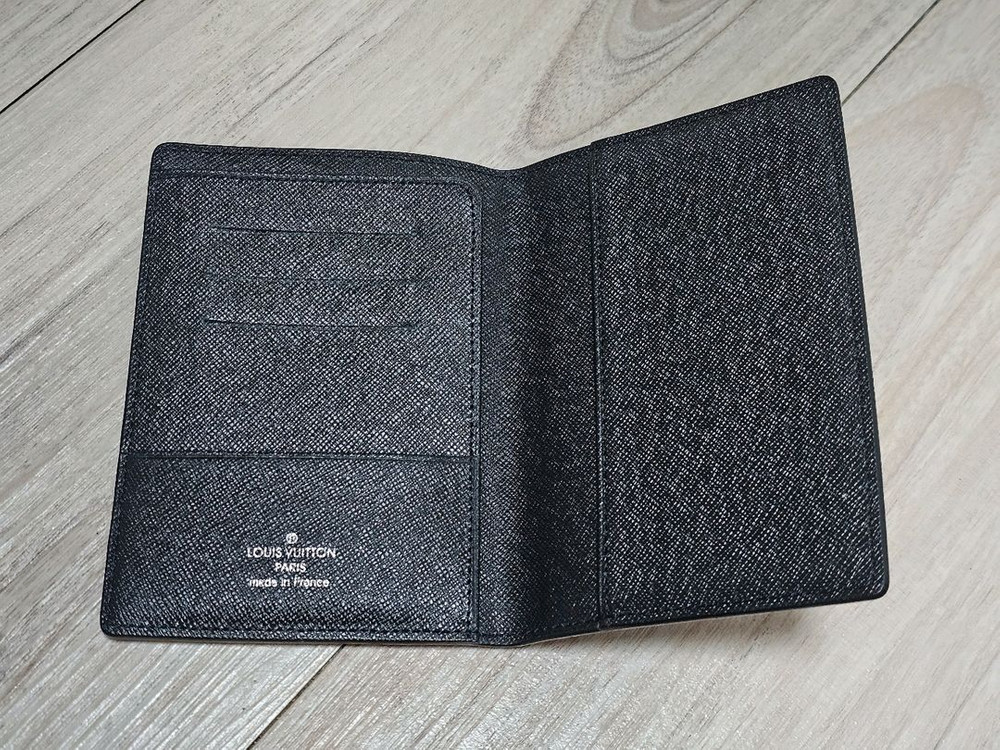 루이비통 다미에 그라파이트 캔버스 여권지갑 2.5만에 팝니다.--1