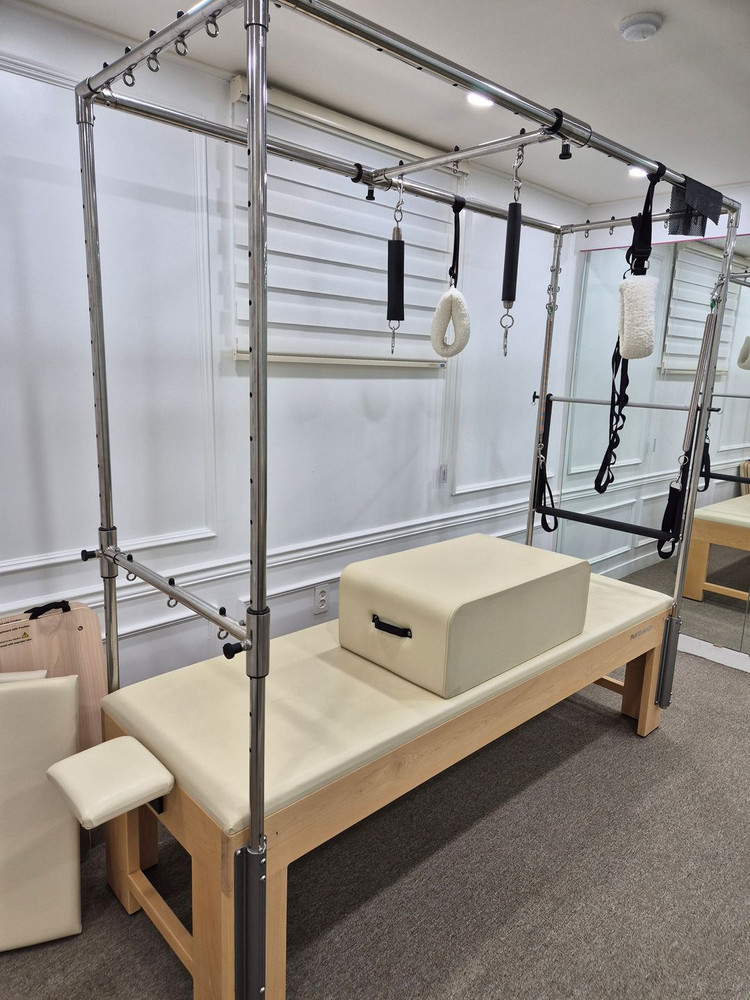 필라테스메이커 크림색 캐딜락, 콤비리포머, 바렐, 체어 급처--3